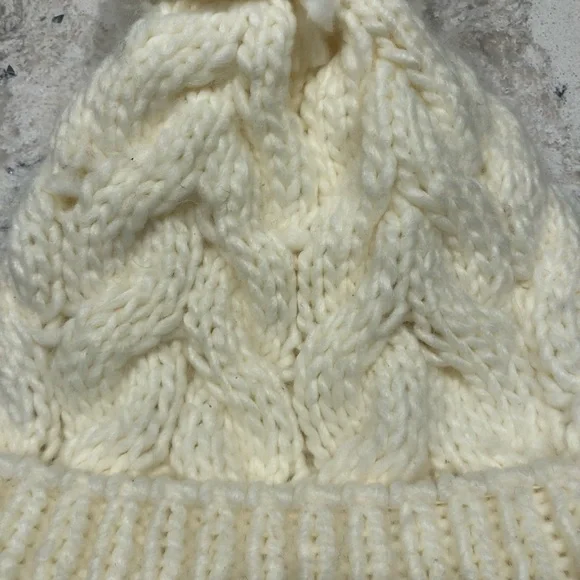❄️Cream Knit Hat - Picture 2 of 3